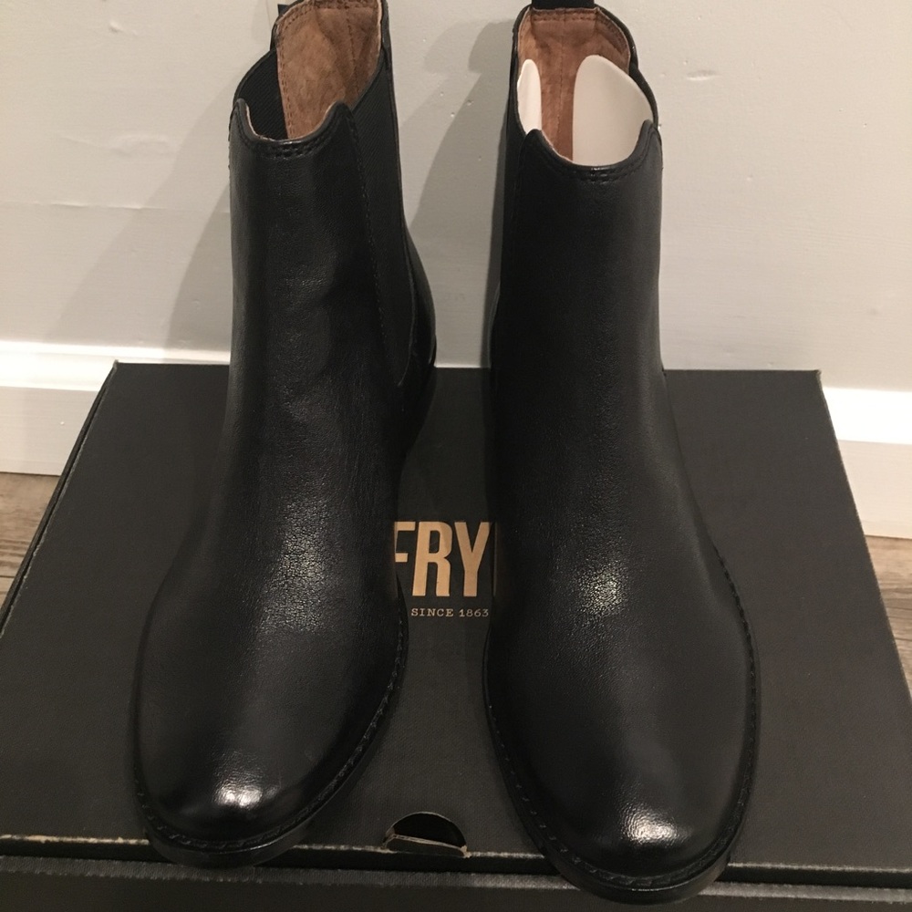 ‼️ FRYE Anna Chelsea Leather Boot - Picture 2 of 4